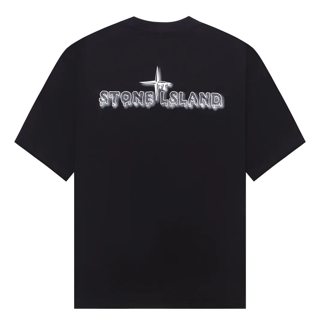 W673#P110💰 [Stone lsland/Stone Island summer new short-sleeved T-shirt with melted printed pattern on the chest] ⚠️[Original creation with high control of details] - Made of 260g combed cotton 32-count double yarn, soft and comfortable to the touch, sweat-absorbent and breathable. - Simple, basic and versatile style, original single quality, the first choice for couples. - Made in a large factory, four needles and five threads on the shoulder, neat alignment, high quality workmanship. - Same style for men and women. Very versatile, one piece for everyone, details are clearly visible. Color: Black White Size: M L